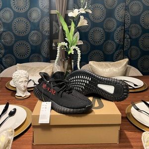 Yeezy Adidas Boost 350 V2 bred